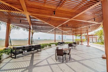 Almas @ Puteri Harbour