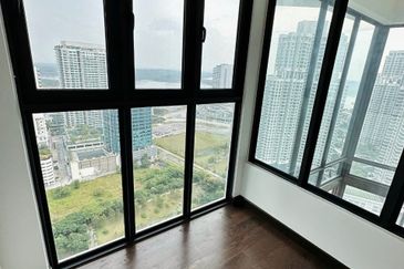 Almas @ Puteri Harbour