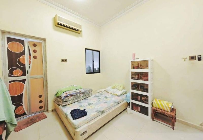 Jalan Sutera Kuning 1