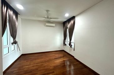 1Medini & Medini Signature