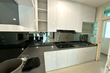 1Medini & Medini Signature