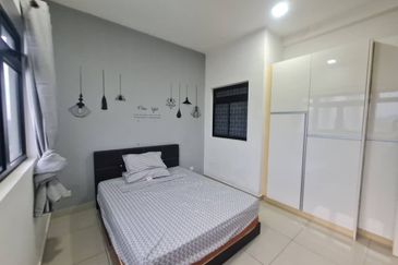 1Medini & Medini Signature