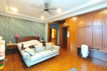 Stulang Laut / Darat