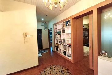 Stulang Laut / Darat