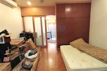 Stulang Laut / Darat