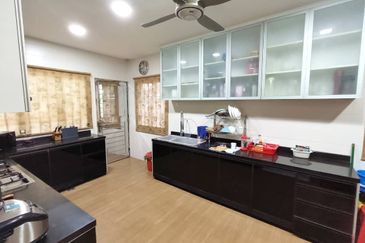 Stulang Laut / Darat