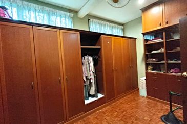 Stulang Laut / Darat