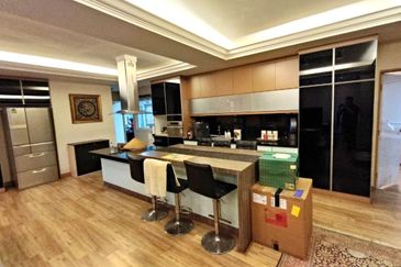 Stulang Laut / Darat