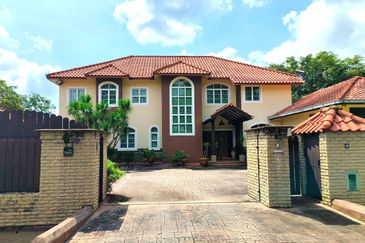 Stulang Laut / Darat