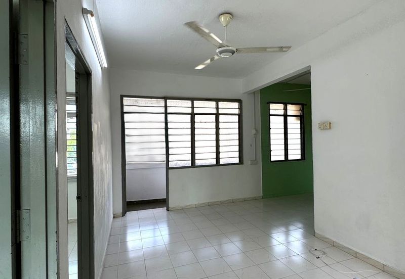 Flat Taman Perling