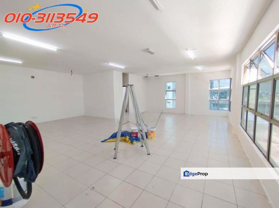 Warehouse semi-D 2.5 Storey @ Balakong, Selangor, Balakong