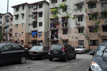  FOR SALE DAMANSARA DAMAI  SUNGAI BULOH ,HAMONRI flat