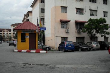  FOR SALE DAMANSARA DAMAI  SUNGAI BULOH ,HAMONRI flat