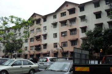  FOR SALE DAMANSARA DAMAI  SUNGAI BULOH ,HAMONRI flat