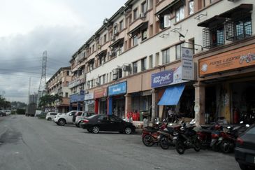  FOR SALE DAMANSARA DAMAI  SUNGAI BULOH ,HAMONRI flat