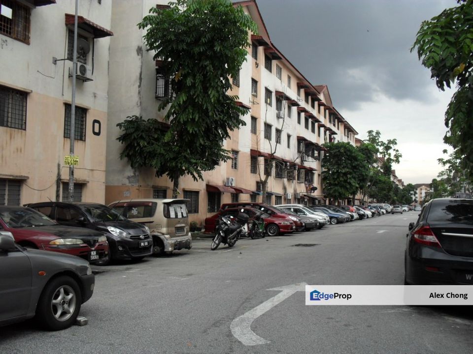  FOR SALE DAMANSARA DAMAI  SUNGAI BULOH ,HAMONRI flat, Selangor, Damansara Damai