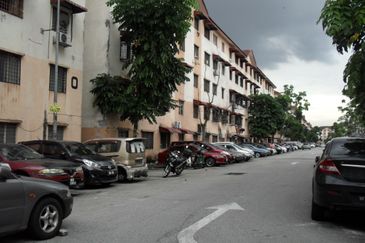  FOR SALE DAMANSARA DAMAI  SUNGAI BULOH ,HAMONRI flat