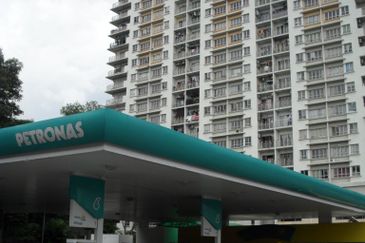  FOR SALE DAMANSARA DAMAI  SUNGAI BULOH ,HAMONRI flat