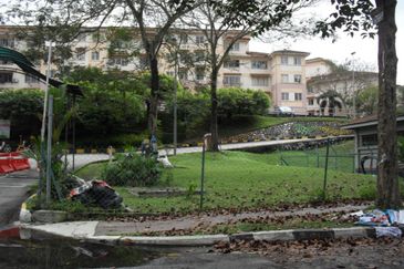  FOR SALE DAMANSARA DAMAI  SUNGAI BULOH ,HAMONRI flat