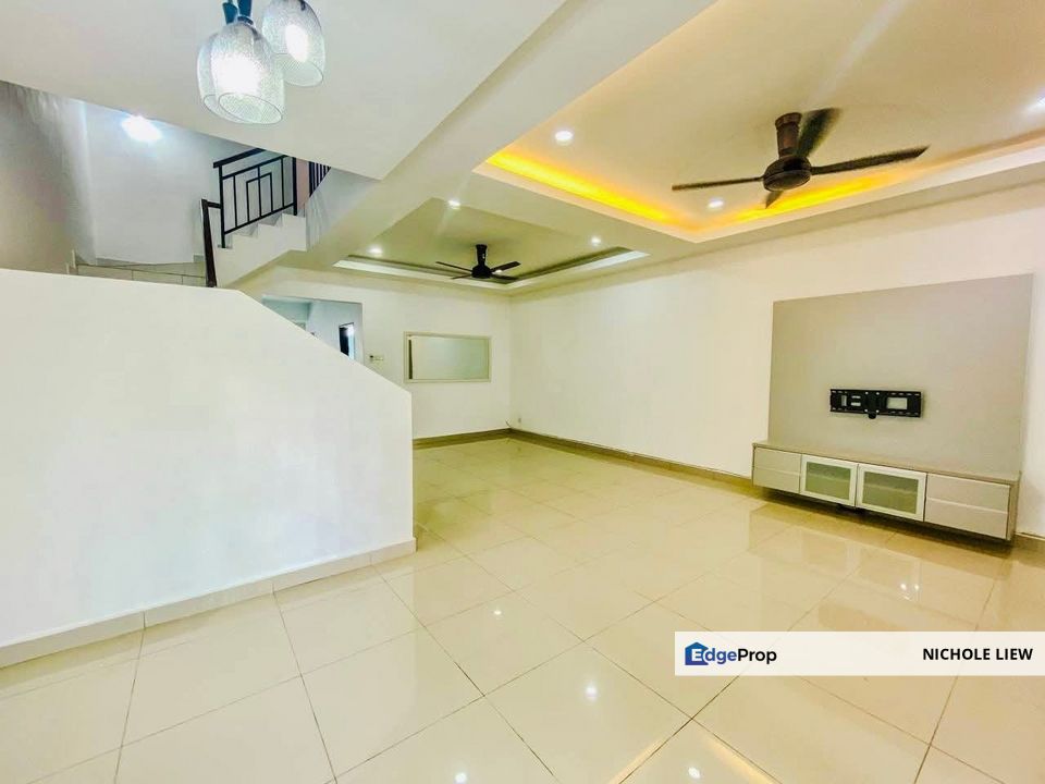 (FULL LOAN + RENOVATED + FACING OPEN) 2 STOREY @ SEMENYIH PARKLANDS, Selangor, Semenyih