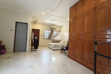 SL7, Bandar Sungai Long