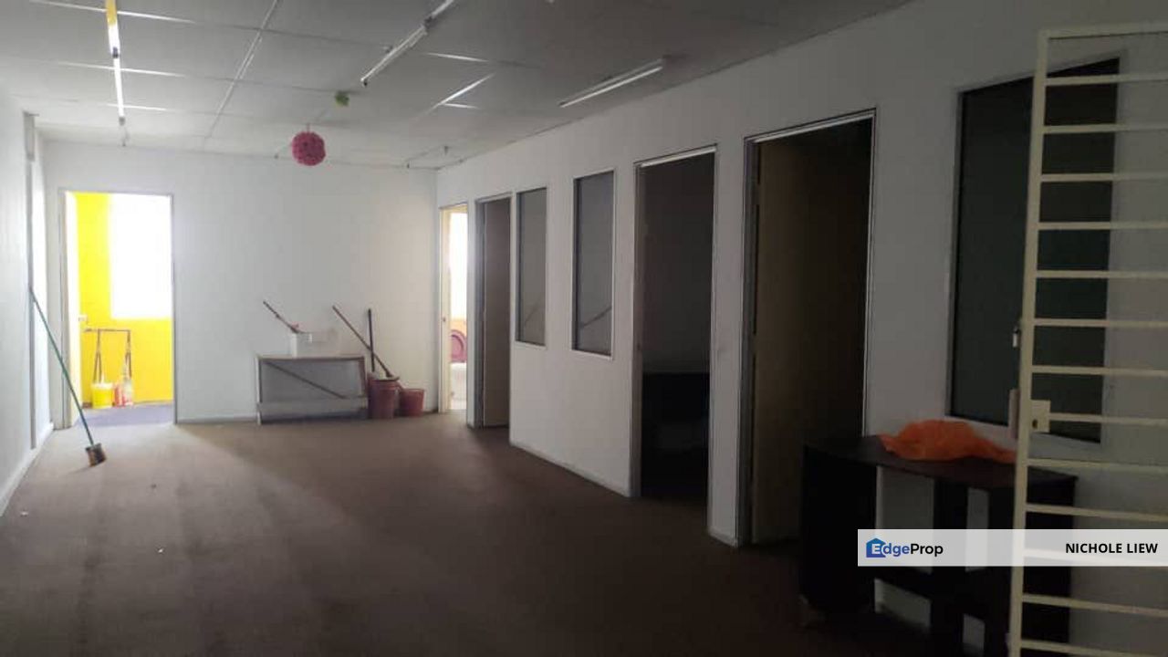 3 STOREY SHOP LOT @ TAMAN DAMAI MEWAH, KAJANG, Selangor, Kajang