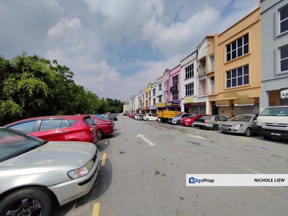 3 STOREY SHOP LOT @ TAMAN DAMAI MEWAH, KAJANG, Selangor, Kajang