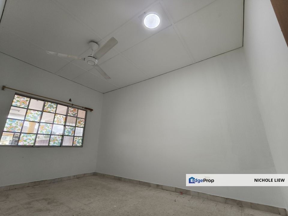 (FULL LOAN + MRT STATION + KITCHEN EXTENDED) 1 STOREY @ TAMAN KAJANG UTAMA, Selangor, Kajang