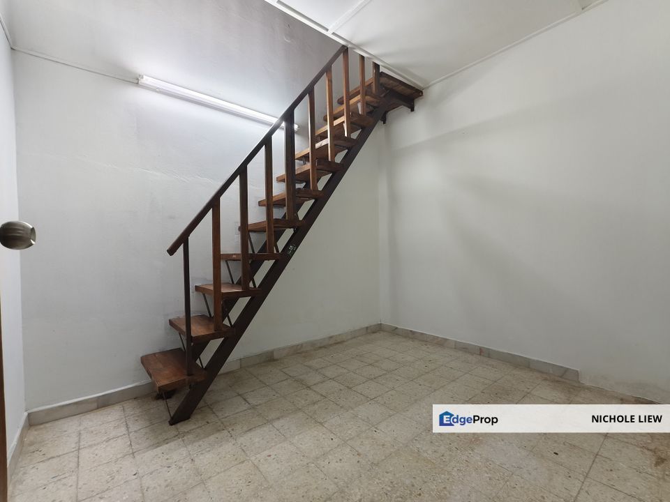 (FULL LOAN + MRT STATION + KITCHEN EXTENDED) 1 STOREY @ TAMAN KAJANG UTAMA, Selangor, Kajang