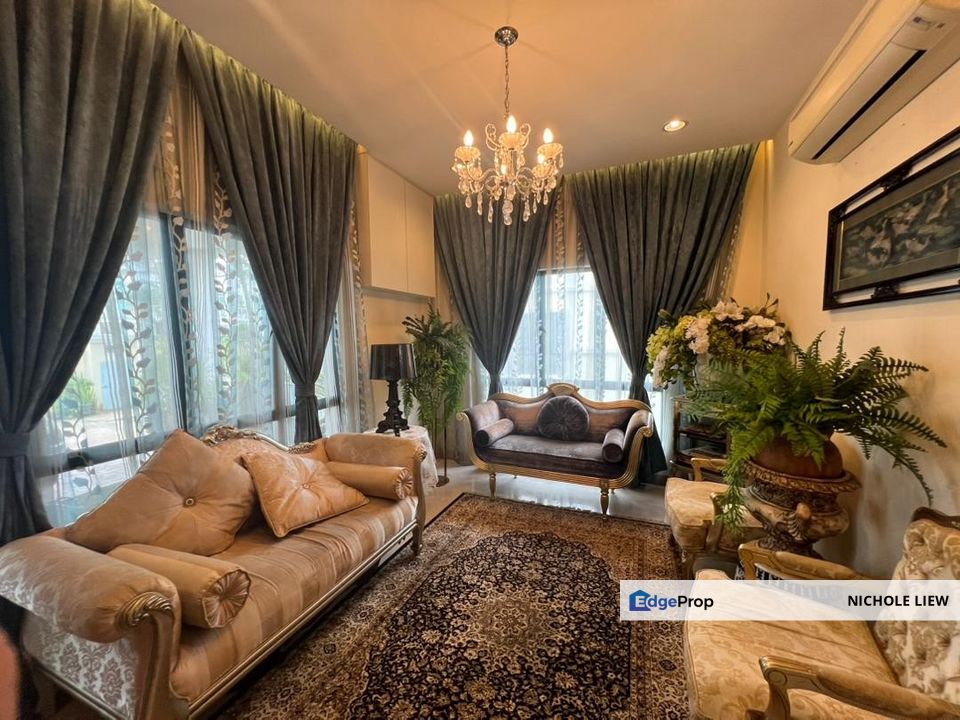 (FULLY RENOVATED) 2.5 STOREY BUNGALOW @ SAUJANA VILLA, KAJANG, Selangor, Kajang