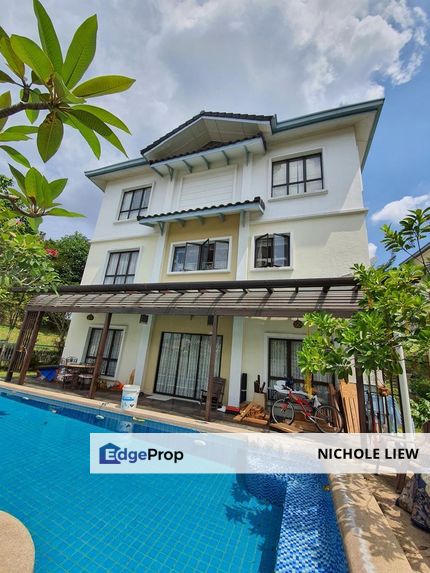 (FULLY RENOVATED) 2.5 STOREY BUNGALOW @ SAUJANA VILLA, KAJANG, Selangor, Kajang