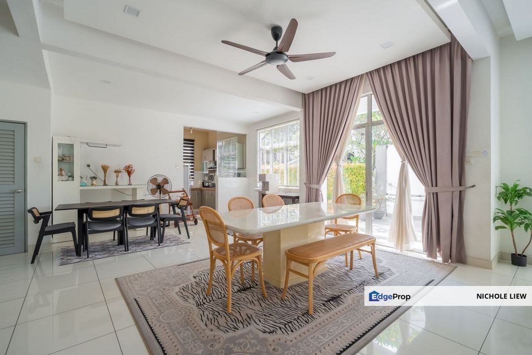 (FULLY RENOVATED) 2.5 STOREY SEMI-D @ SAUJANA VILLA, KAJANG, Selangor, Kajang