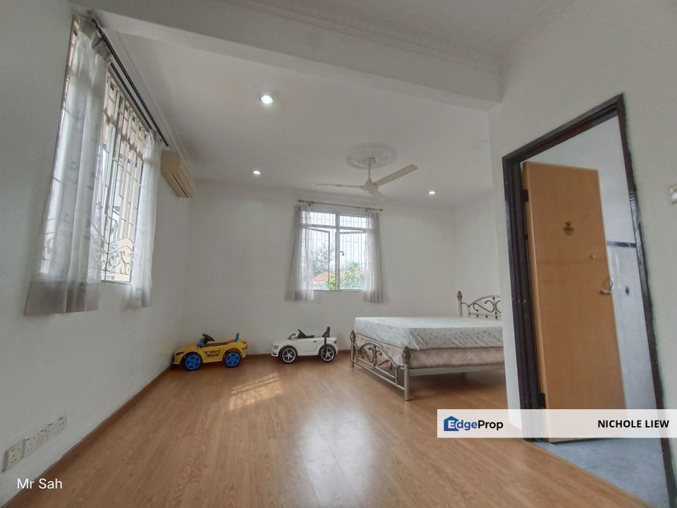 (RENOVATED + MOVE IN CONDITION) BUNGALOW HOUSE @ TAMAN TASIK SEMENYIH, Selangor, Semenyih