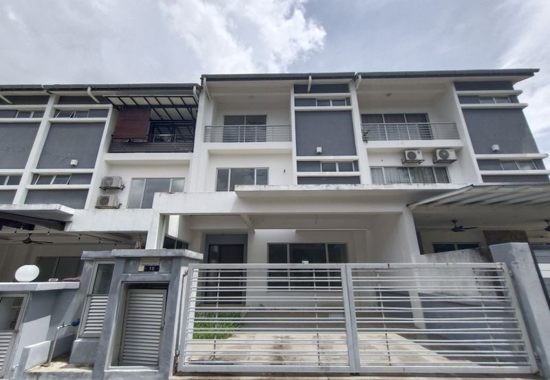 Parkfield Residences, Tropicana Heights
