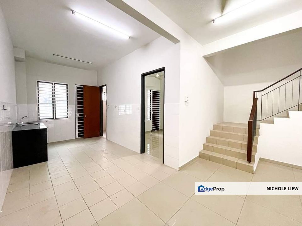 (20x75) 2 STOREY HOUSE @ TAMAN KAJANG EAST, Selangor, Semenyih