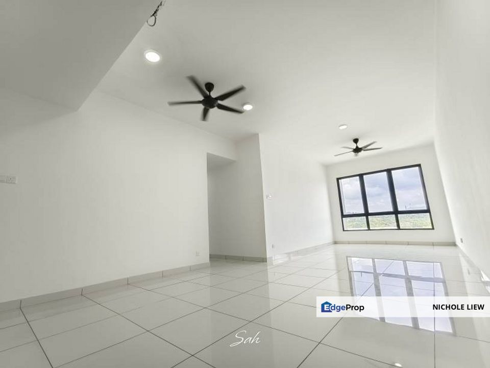 (3 ROOMS + AIRCONDS) KIARA PLAZA @ SEMENYIH, Selangor, Semenyih