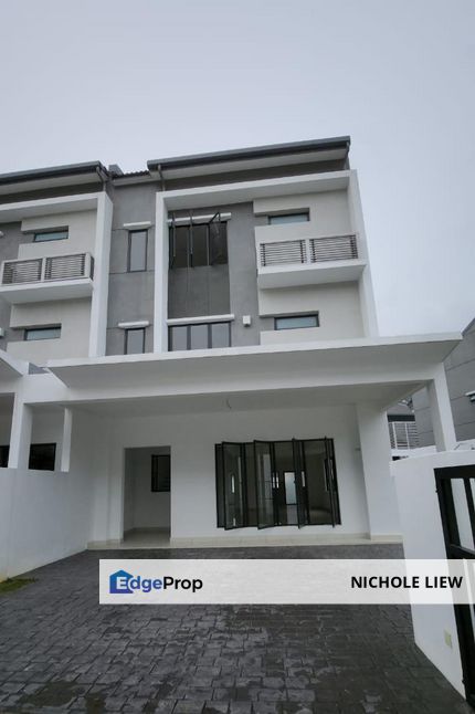 (NEW END LOT + EXTRA LAND) 3 STOREY VILLA @ TROPICANA HEIGHTS, Selangor, Kajang