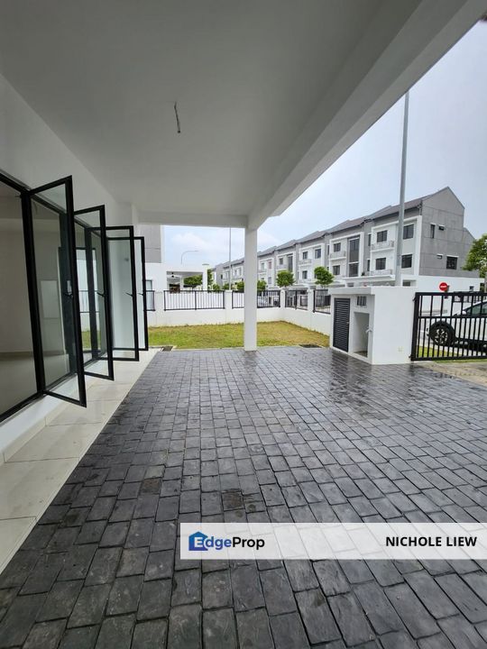 (NEW END LOT + EXTRA LAND) 3 STOREY VILLA @ TROPICANA HEIGHTS, Selangor, Kajang