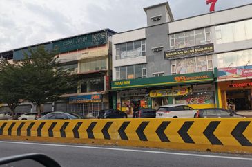 3 Storey Shop For Sale in Taman Selayang Segar