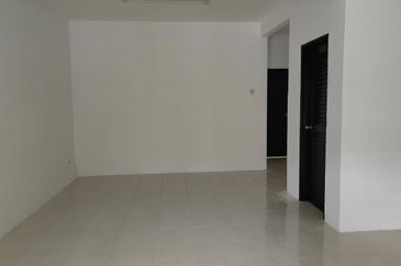 Double Storey For Sale In Taman Pinggiran Permata