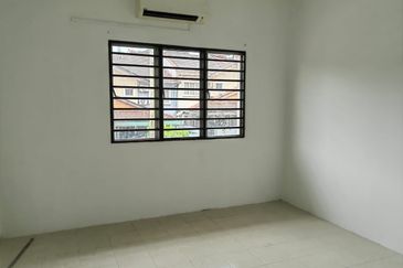 Double Storey For Sale In Taman Pinggiran Permata