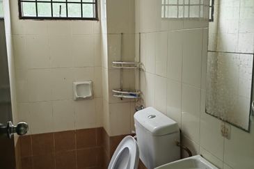 Double Storey For Sale In Taman Pinggiran Permata