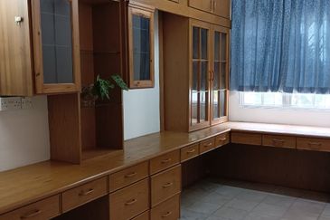 Double Storey Corner For Rent In Bandar Sri Damansara