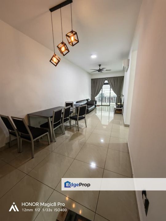 走路就到 29 Mart 和 shoplot🛒 North-South Highway 很快就接上🚗 去 Lotus’s Setia Tropika 约 3.6km📍, Johor, Johor Bahru