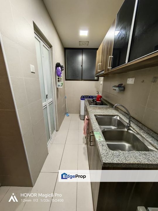 走路就到 29 Mart 和 shoplot🛒 North-South Highway 很快就接上🚗 去 Lotus’s Setia Tropika 约 3.6km📍, Johor, Johor Bahru