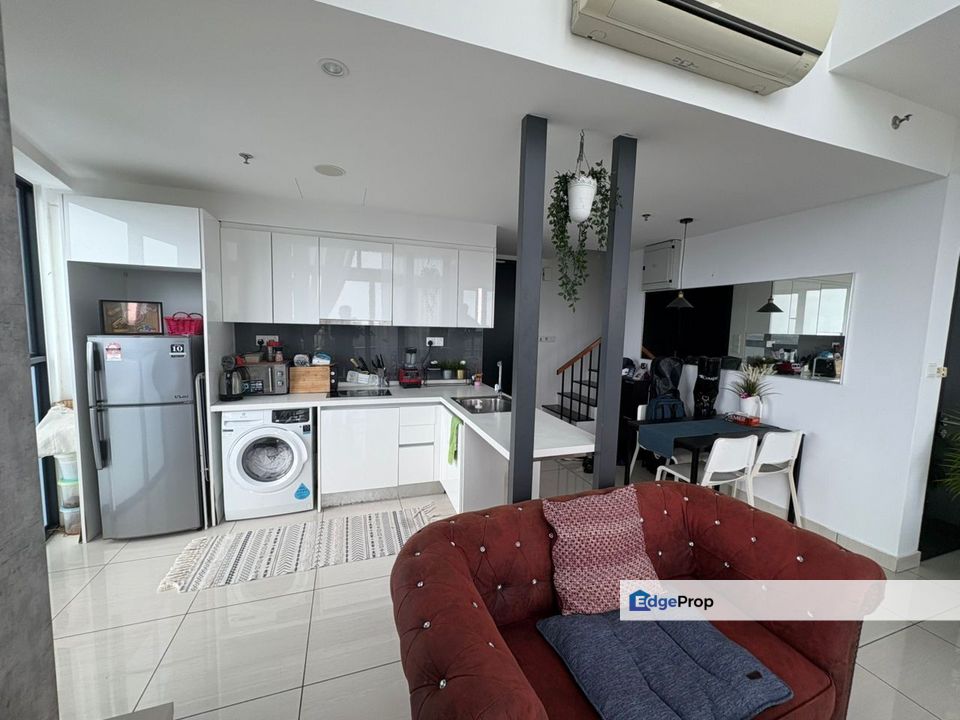 🔥🏢 Loft Duplex 角头单位出售😎 #Almas Suites 896sqft😍 装修和家具都ready，整体布置温馨🌟🌟🌟 , Johor, Kota Iskandar