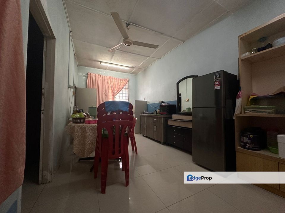 🔥 #Taman Universiti 大学城单层排屋出售👍🏡 走路可到SMK Taman U 1🏫和bus stop🚌 门前就有店面🛒🍜, Johor, Skudai