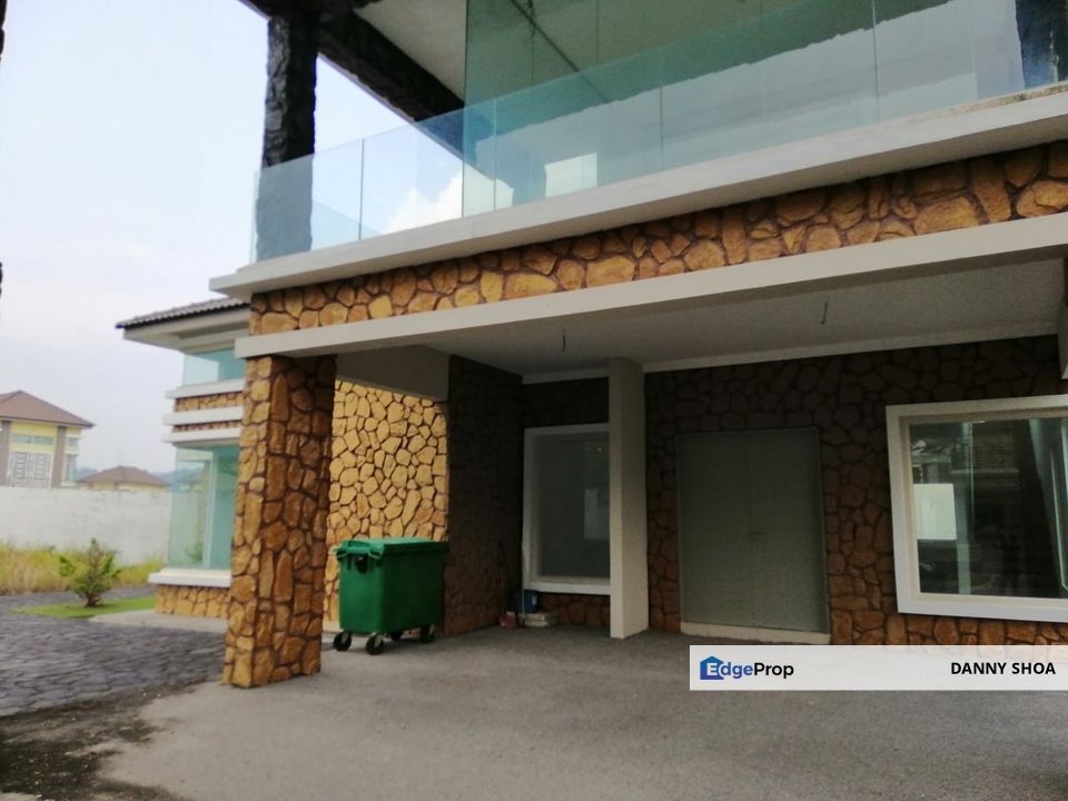 Bandar Warisan Puteri , Sikamat , Seremban , Renovated , Corner lot with huge land , Bungalow, Negeri Sembilan, Seremban