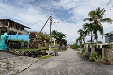 TAMAN TUNKU KURSHIAH SIKAMAT