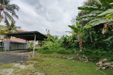 TAMAN TUNKU KURSHIAH SIKAMAT